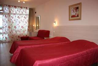 Отель Hotel Acropolis Варна Двухместный номер с 2 отдельными кроватями-1
